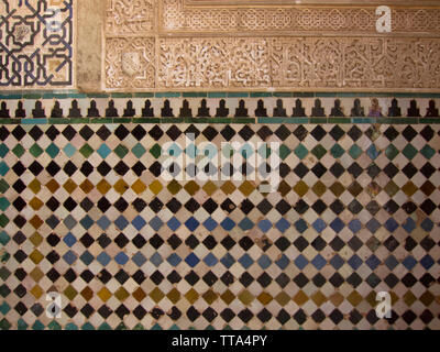 Dettaglio della parete mosaico nell'Alhambra. Granada, Spagna. Foto Stock