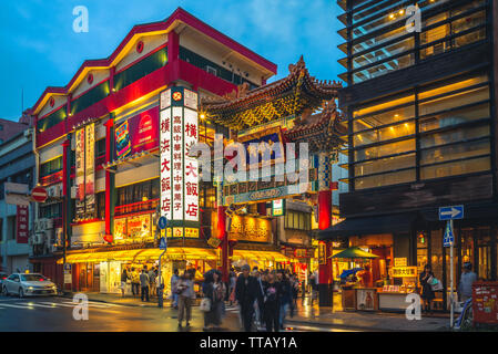 Yokohama, Giappone - 15 Giugno 2019: Yokohama Chinatown, il più grande Chinatown in Giappone. Essa è stata sviluppata dopo il porto di Yokohama ha aperto a stranieri tra Foto Stock