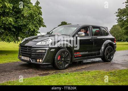 Leyland, Lancashire. Regno Unito. Il 15 giugno, 2019. Porsche Cayenne Turbo Auto super cars, futuro classici moderni a Leyland Summer Festival. Foto Stock