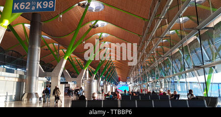 Madrid, Spagna - Aprile, 2018. Dall'aeroporto di Madrid Barajas Airport Terminal 4, Madrid, Spagna Foto Stock