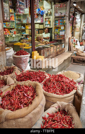 Spezie Devaraja sul mercato di frutta e verdura, Mysore, Karnataka, India Foto Stock