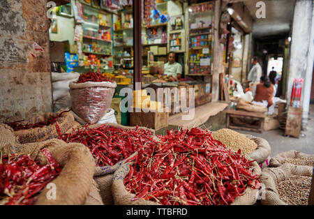 Spezie Devaraja sul mercato di frutta e verdura, Mysore, Karnataka, India Foto Stock