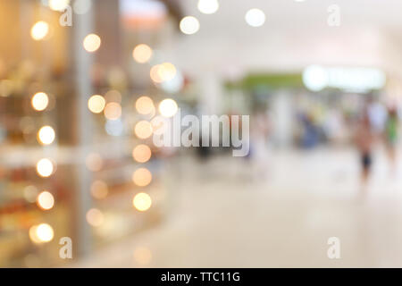 People Shopping in negozio, sfondo sfocato Foto Stock