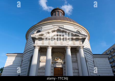 Trinità Santa Chiesa Evangelica della Confessione di Augsburg a Varsavia in Polonia. Rotunda neoclassico progettato nel XVIII secolo da Szymon Bogumił Zug. Foto Stock