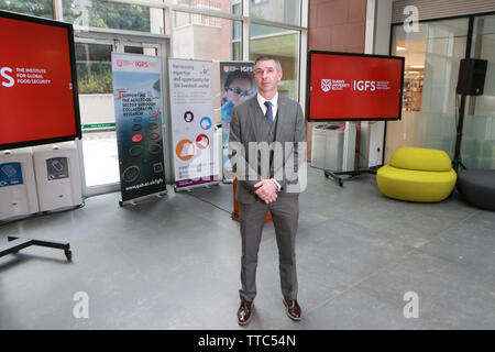 Il senatore Ian Marshall del parlamento irlandese altrimenti noto come l'Oireachtas è anche un Business Development Manager presso la Queen's University di Belfast Istituto per la sicurezza alimentare globale e un agricoltore nella contea di Armagh nell'Irlanda del Nord. 14 Giugno 2019 - Foto/Paolo McErlane Foto Stock