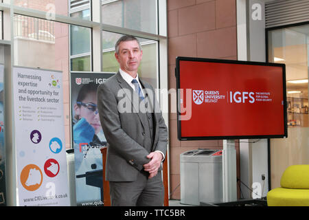 Il senatore Ian Marshall del parlamento irlandese altrimenti noto come l'Oireachtas è anche un Business Development Manager presso la Queen's University di Belfast Istituto per la sicurezza alimentare globale e un agricoltore nella contea di Armagh nell'Irlanda del Nord. 14 Giugno 2019 - Foto/Paolo McErlane Foto Stock