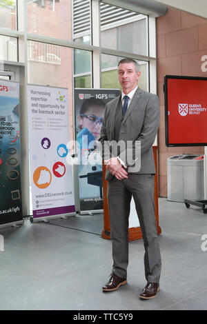 Il senatore Ian Marshall del parlamento irlandese altrimenti noto come l'Oireachtas è anche un Business Development Manager presso la Queen's University di Belfast Istituto per la sicurezza alimentare globale e un agricoltore nella contea di Armagh nell'Irlanda del Nord. 14 Giugno 2019 - Foto/Paolo McErlane Foto Stock