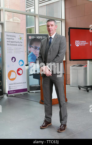 Il senatore Ian Marshall del parlamento irlandese altrimenti noto come l'Oireachtas è anche un Business Development Manager presso la Queen's University di Belfast Istituto per la sicurezza alimentare globale e un agricoltore nella contea di Armagh nell'Irlanda del Nord. 14 Giugno 2019 - Foto/Paolo McErlane Foto Stock