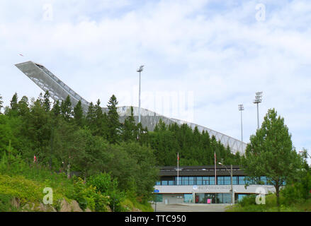 Holmenkollbakken, una grande ski jumping Hill si trova a Holmenkollen a Oslo, Norvegia Foto Stock