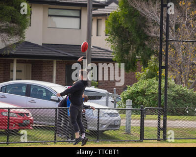 Hallam, VIC, Australia. Il 15 giugno 2019. Confine buttare in durante la cerimonia inaugurale Paul Thomas Cup. Foto Stock