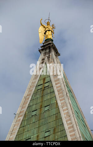 Italia.Il campanile della cattedrale di San Marco è un campanile separato (campanile) 98,6 metri alta presso la Cattedrale di San Marco a Venezia. Situato su t Foto Stock