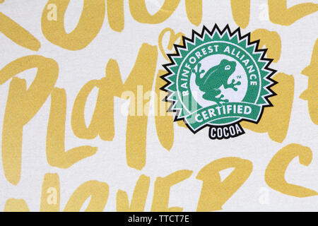 Rainforest Alliance certified cacao simbolo del logo sulla confezione di Magnum cioccolato bianco Gelati Gelati Foto Stock