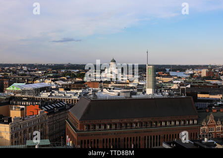 Vista aerea su Helsinki da Ateljee Bar in cima Hotel Torni Foto Stock