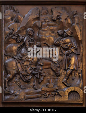 Fuga in Egitto rappresentata in basswood rilievo scolpite da scultore tedesco Veit Stoss (Veit Stoß) su ala sinistra della Natività altare (Veit-Stoß-altare) nella Cattedrale di Bamberga (Bamberger Dom) di Bamberg, Alta Franconia, Germania. Foto Stock