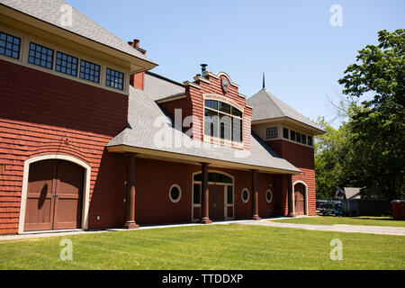 Henderson Boathouse presso la Northeastern University off Soldiers Field Road a Boston, Massachusetts, USA. Foto Stock