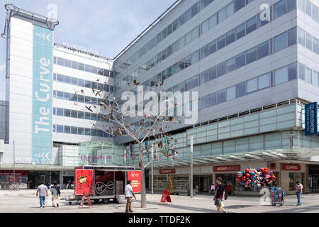 Osservatorio Queensmere Shopping Centre, High Street, Slough, Berkshire, Inghilterra, Regno Unito Foto Stock