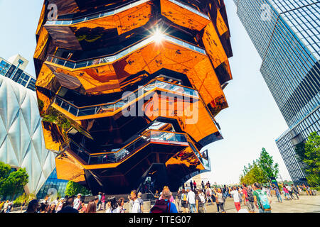 New York City/STATI UNITI D'America - 27 Maggio 2019 Nave(TKA), il nuovo punto di riferimento, il fulcro della Hudson's Yard Sviluppo, New York City Foto Stock