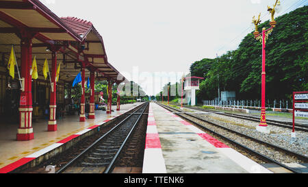 Hua Hin, Thailandia, 4th, ottobre 2016. Il Hua Hin stazione ferroviaria, è una stazione ferroviaria situata in Hua Hin sottodistretto, Prachuap Khiri Khan provincia. Foto Stock