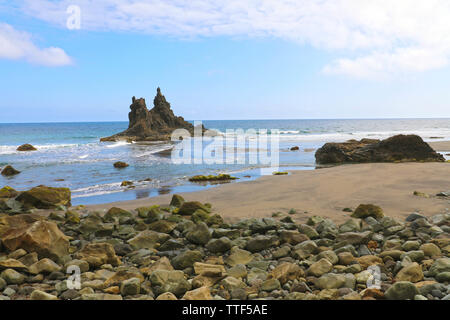 Playa de Benijo bella spiaggia di sabbia nera in Tenerife Foto Stock