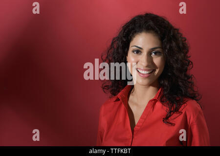 Ritratto di una donna sorridente Foto Stock