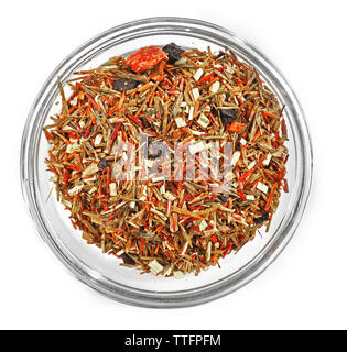 Rooibos tè nella ciotola, isolato su bianco Foto Stock