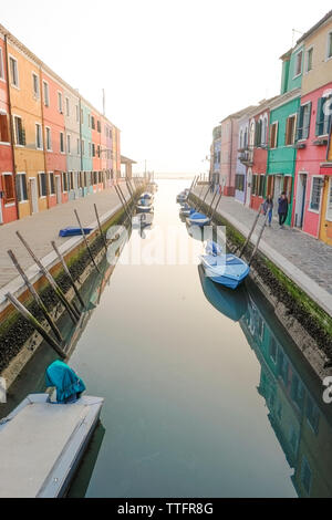 Vista dell'isola di Burano Venezia Italia Foto Stock