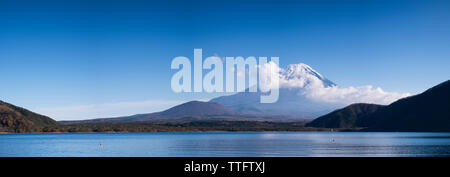 Vista del Monte Fuji dal lago Motosu, Prefettura di Yamanashi, Giappone Foto Stock