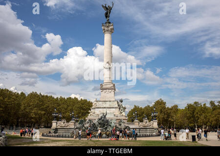 Bordeaux, Francia - 9 Settembre 2018: Esplanade des Quinconces, la fontana del monumento aux in Girondins Bordeaux. Francia Foto Stock