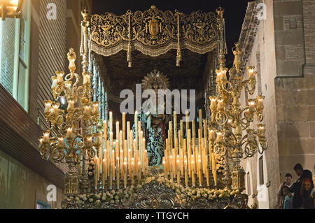 La Settimana Santa. Confraternita della Misericordia. "Paso' di Nostra Signora di grande potenza. Malaga. Regione dell'Andalusia. Spagna. Europa Foto Stock