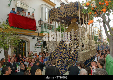 La Settimana Santa. La Fraternità di La Palma. "Paso' della Vergine. Cadice. Regione dell'Andalusia. Spagna. Europa Foto Stock