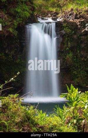 Lunga expo colpo di Puaa Kaa Falls (Pua'a Ka'a cade) sull'isola hawaiana di Maui a Mile 22 lungo la strada a Hana Foto Stock