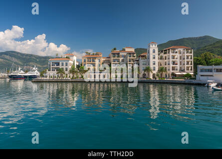 Argine di Tivat città in Montenegro Foto Stock