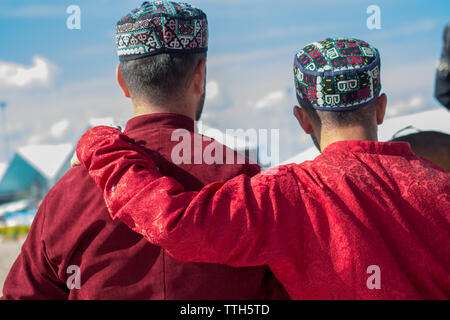 L'uomo indossando il tradizionale bagno turco hat nella vista Foto Stock