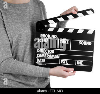 Mani femminili holding movie clapper isolato su bianco Foto Stock