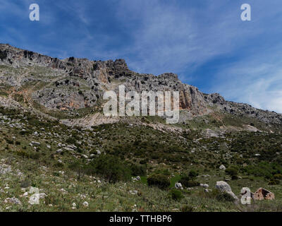 Le montagne calcaree della Sierra del Torcal in El Torcal Parco Naturale Alta fino in Andalusia, Spagna su un pomeriggio di maggio. Espana Foto Stock