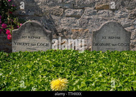 La tomba di Vincent Van Gogh presso il cimitero di Auvers-sur-Oise, Francia Foto Stock