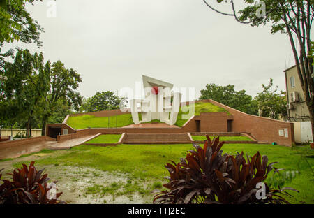 Sylhet Shaheed Minar è un monumento nazionale in Bangladesh, indetto per commemorare i morti durante la lingua Bengali movimento. Foto Stock