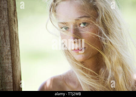 Ritratto di giovane donna Foto Stock