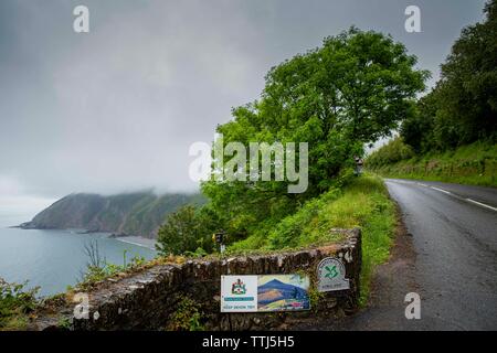 Un National Trust segno per Foreland vicino Lynmouth sulla A39 avvicinando al confine tra Devon e Somerset in Inghilterra. Foto Stock