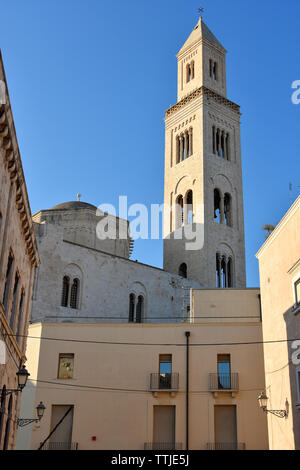 Campanile di Bari Cattedrale o Duomo di Bari, dedicata a Saint Sabinus, in Puglia, Italia. Foto Stock