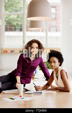 Ritratto di imprenditrici in office Foto Stock