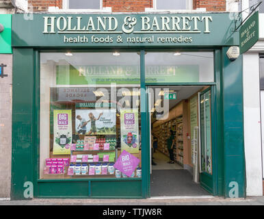 Londra - 15 Giugno 2019 - Holland & Barrett negozio di fronte a Brixton Foto Stock