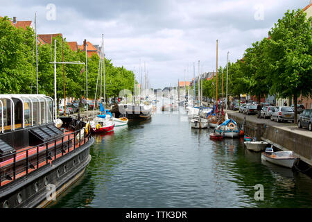 Velieri ormeggiati in porto Foto Stock