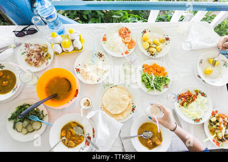 Tradizionale cibo cubano a ora di pranzo Foto Stock