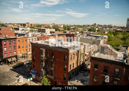 Edifici e sviluppo nel Greenpoint quartiere di Brooklyn domenica 9 giugno, 2019. (© Richard B. Levine) Foto Stock