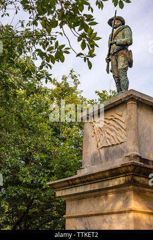 "Vecchio Joe' Confederati statua commemorativa nel centro del Gainesville, Georgia town square. (USA) Foto Stock