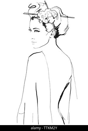 La Geisha. La moda dello sfondo. Abstract ritratto di donna. Schizzo di Moda. Illustrazione di Moda. Pittura ragazza asiatica. Con bacchette e fiori. Disegnare a mano Foto Stock