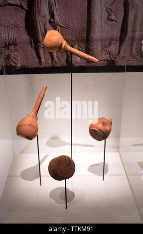 Musée d'Histoire de Marseille : pipette in terracotta Foto Stock