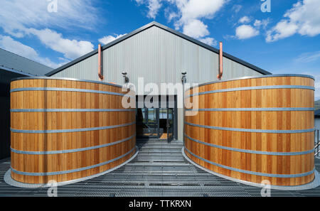 Vista del nuovo Ardnahoe distilleria sull isola di Islay nelle Ebridi Interne della Scozia, Regno Unito Foto Stock