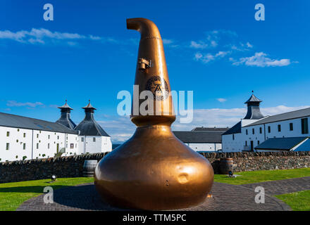 Vista della distilleria Ardbeg sull isola di Islay nelle Ebridi Interne della Scozia, Regno Unito Foto Stock